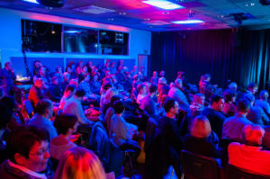 Kulturwelten Helmbrechts. Volles Haus, interessiertes Publikum.