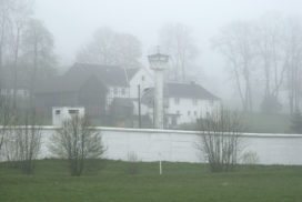 Blick auf das ehemals geteilte Dorf Mödlareuth an der bayerisch-thüringischen Grenze im Landkreis Hof.