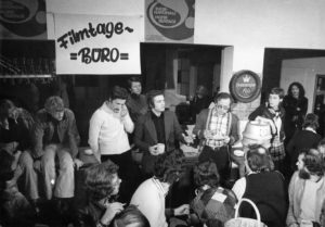 Filmtage 1974: Ein Treffen der Filmemacher, hier im Zentrum die Regisseure Herzog und Straub. (Bild: Filmtage-Archiv)