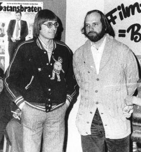 Festivalleiter Heinz Badewitz mit Regisseur Brian de Palma in Hof 1976. (Bild: Filmtage-Archiv)