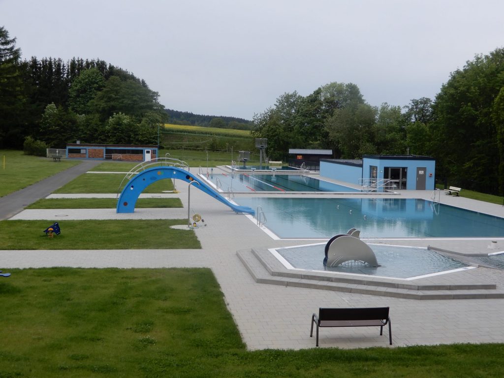 Ein Freibad für Alle - im Kleinkinderbecken ist Wasserspaß schon für die Minis angesagt!