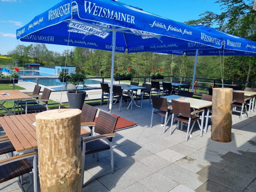 Wenn der Magen knurrt, ist Hilfe hier nicht weit - am Kiosk im Zeller Freibad.