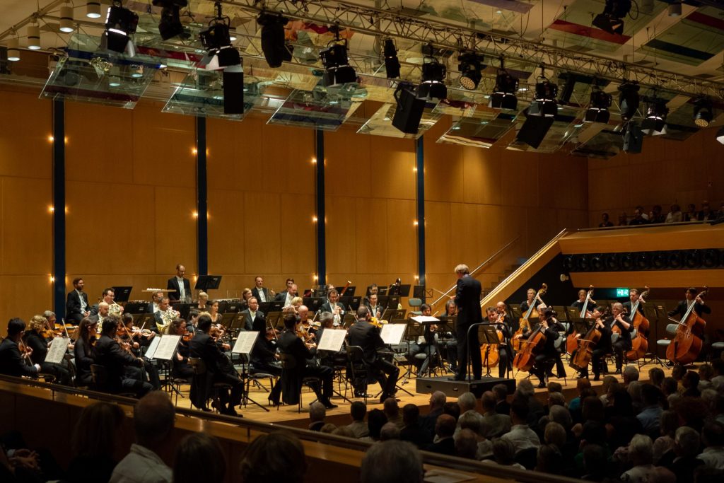 Die Hofer Symphoniker im Festsaal der Hofer Freiheitshalle. (Foto: Hofer Symphoniker)