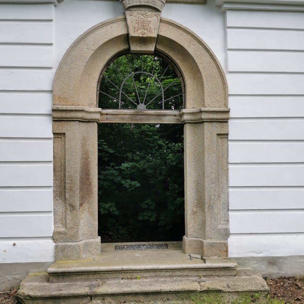 Alter Torbogen von Schloss Hohenberg in Regnitzlosau