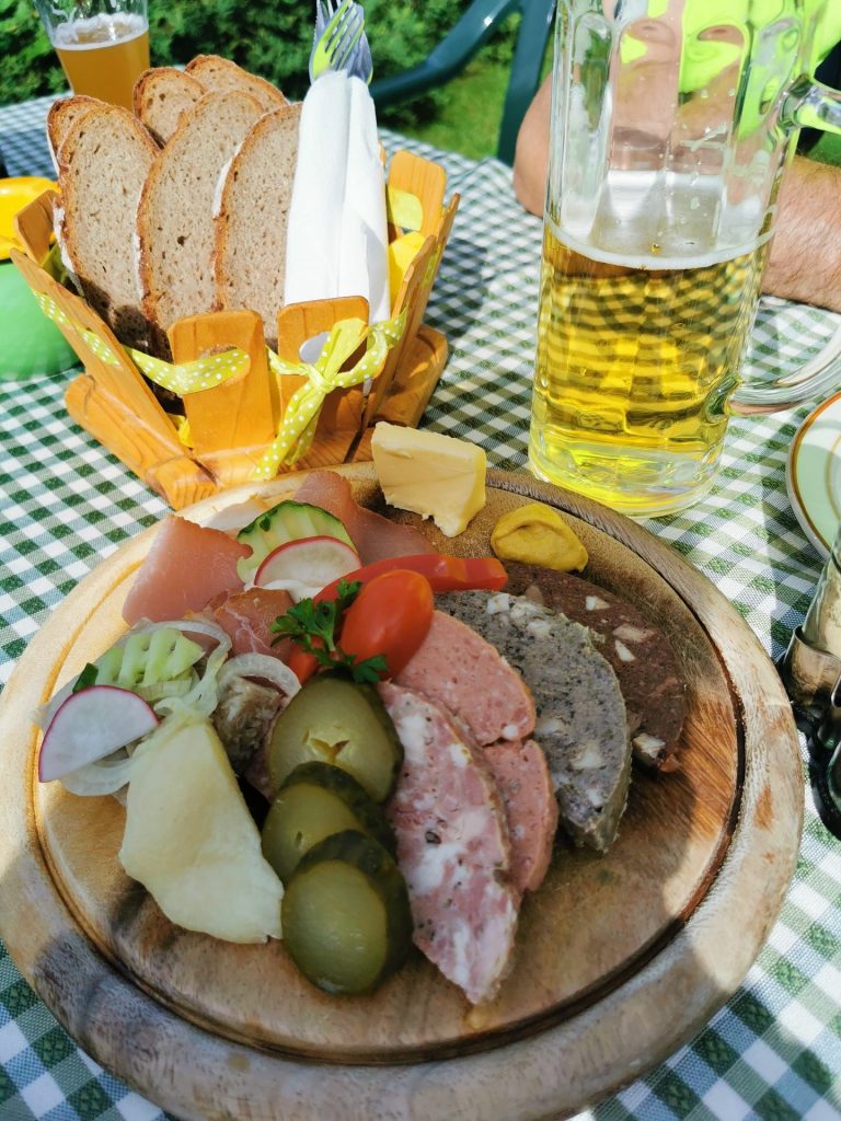 Fränkische Brotzeit mit Bier