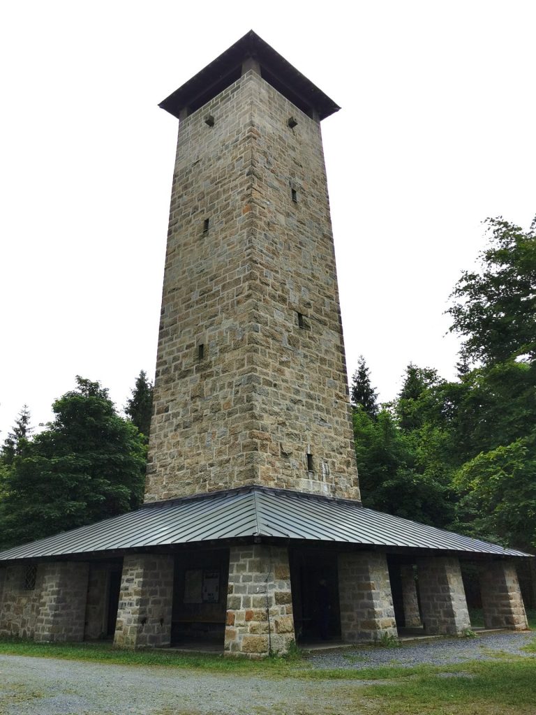 Steinturm Schönburgwarte im Fichtelgebirge