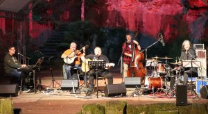 Band Waldschrat spielt auf Naturbühne