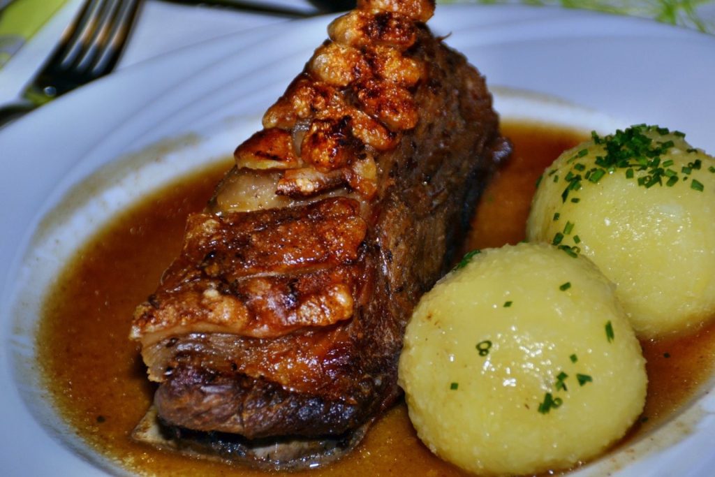 Schäufele mit Klößen