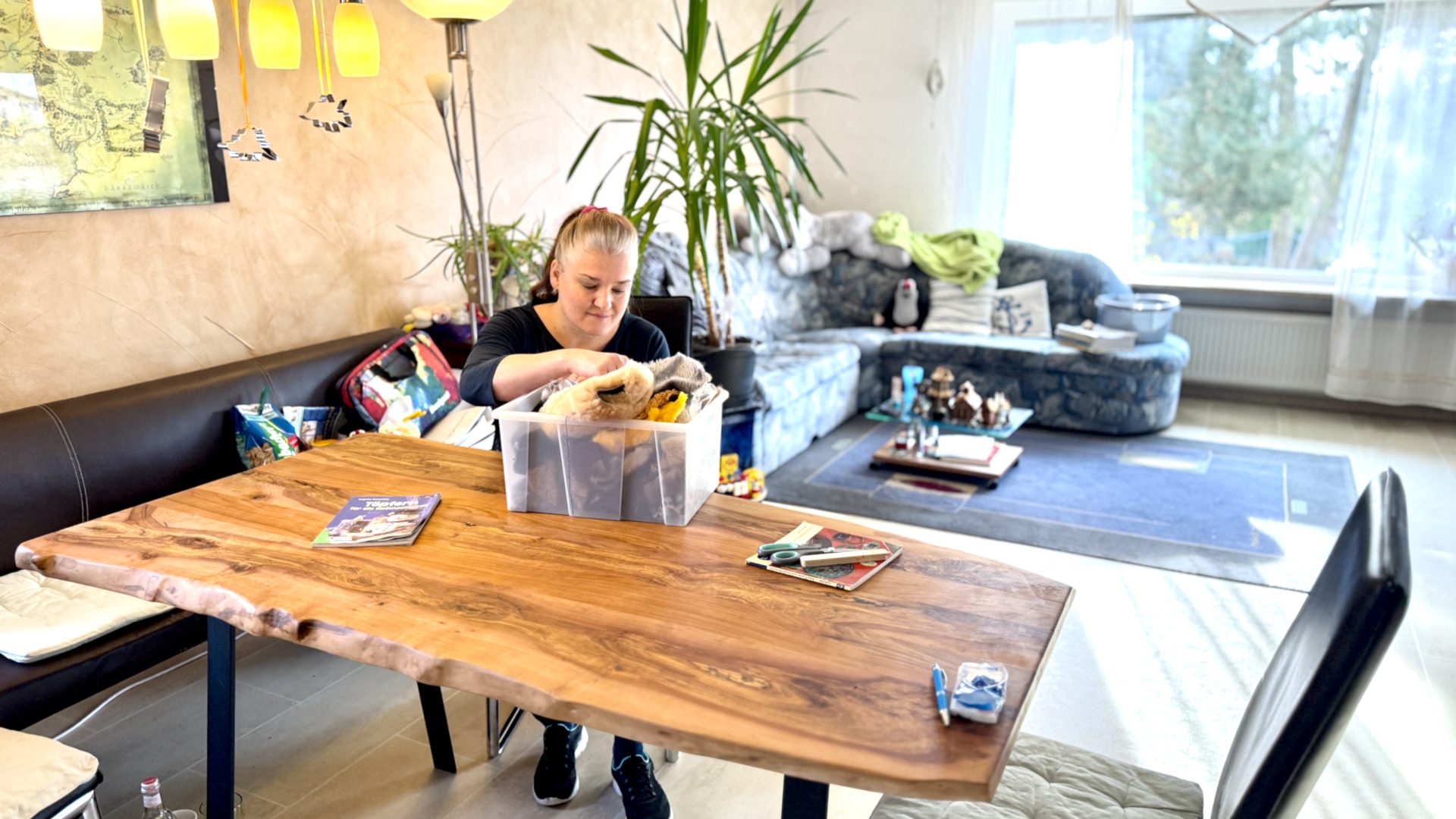 Marylin in ihrer Puppenklinik in Tauperlitz: Dem Merlin24 KreativAtelier