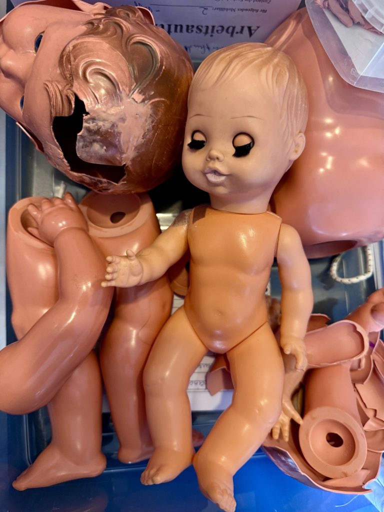 verschiedene Puppenteile